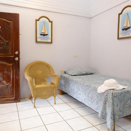 Sea Eye Hotel - Sunset Building Utila Εξωτερικό φωτογραφία
