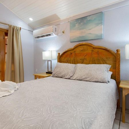 Sea Eye Hotel - Sunset Building Utila Εξωτερικό φωτογραφία