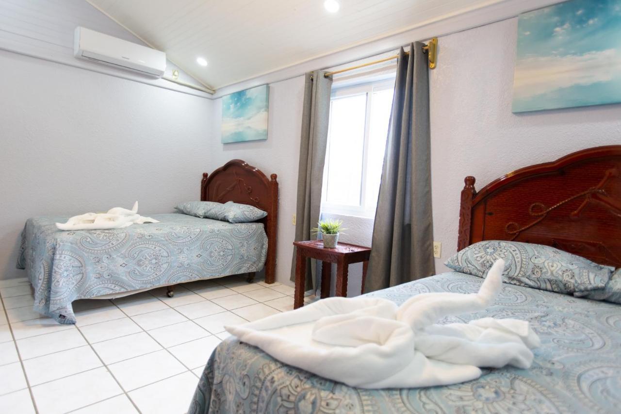 Sea Eye Hotel - Sunset Building Utila Εξωτερικό φωτογραφία