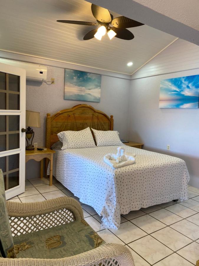 Sea Eye Hotel - Sunset Building Utila Εξωτερικό φωτογραφία
