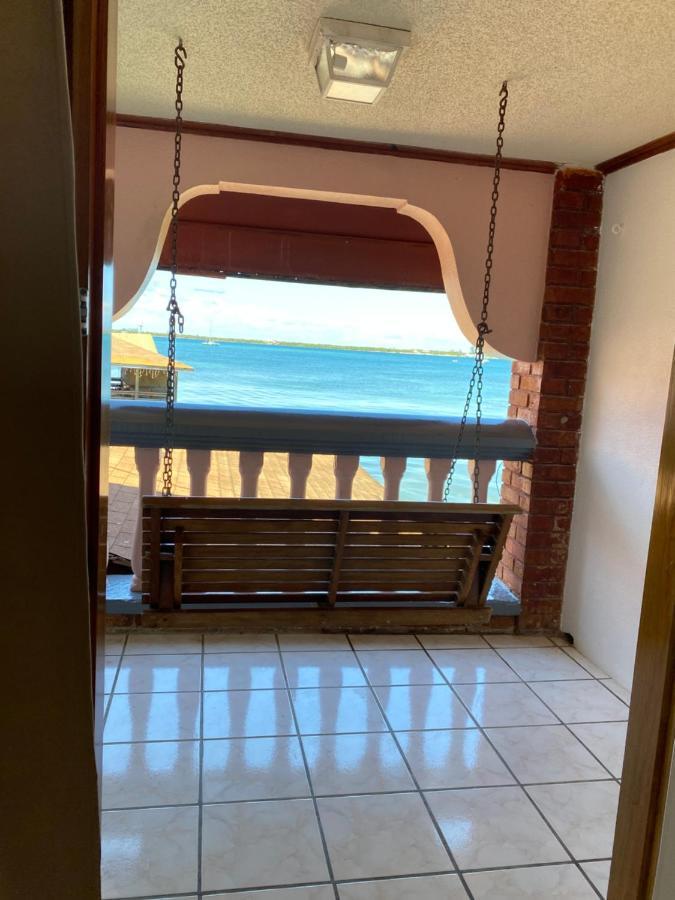 Sea Eye Hotel - Sunset Building Utila Εξωτερικό φωτογραφία