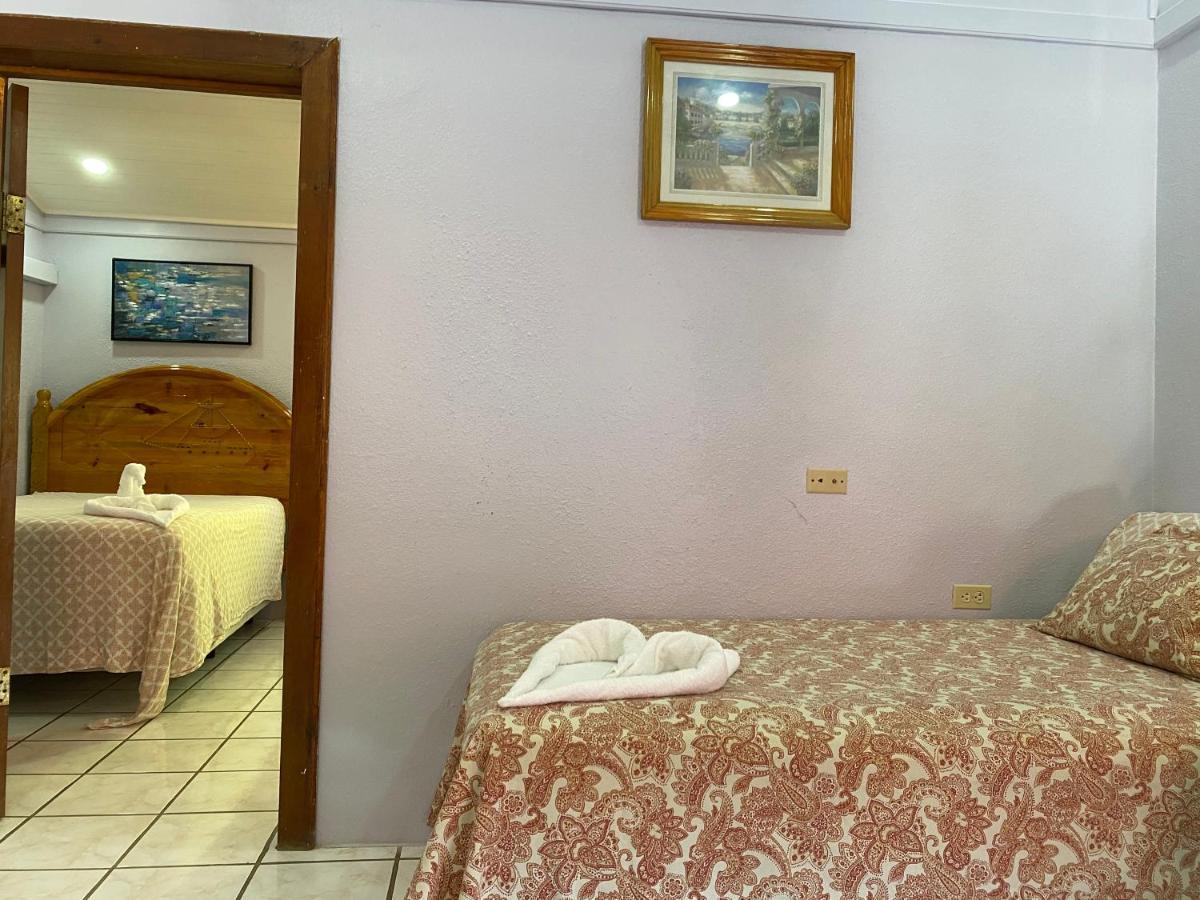 Sea Eye Hotel - Sunset Building Utila Εξωτερικό φωτογραφία